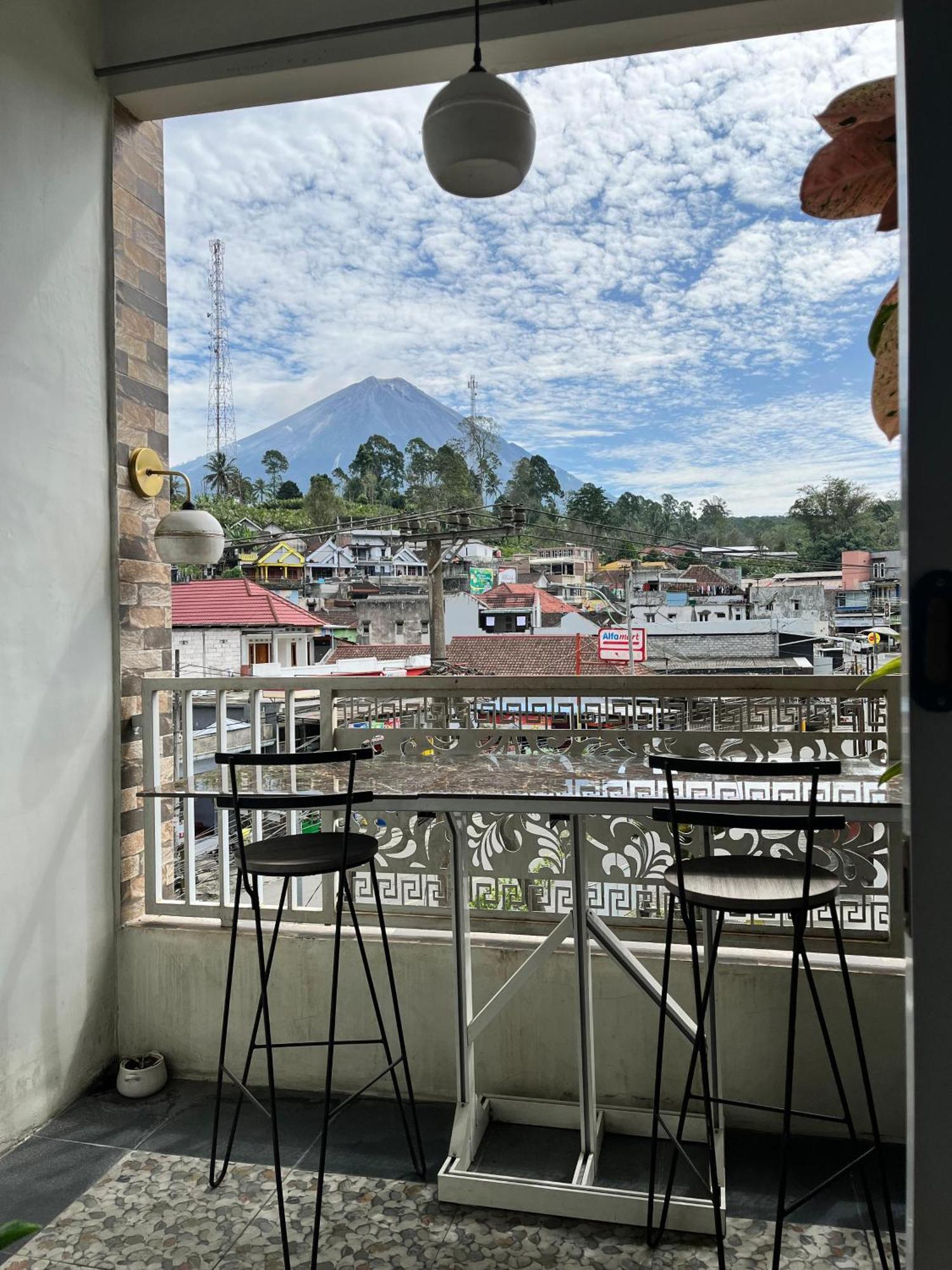 Java Hostel Tumpak Sewu Sidomukti Exterior photo